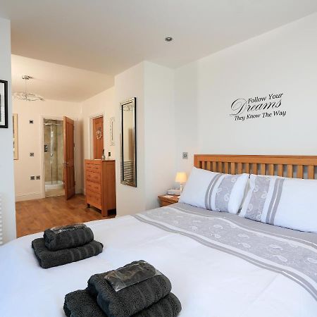 1 At The Beach Beesands Экстерьер фото