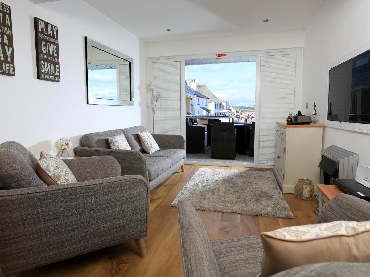 1 At The Beach Beesands Экстерьер фото