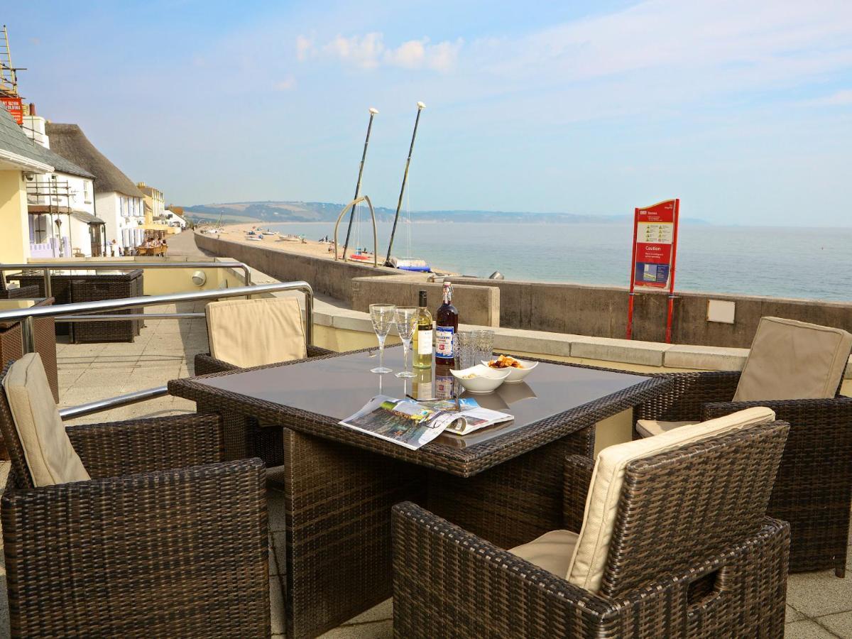 1 At The Beach Beesands Экстерьер фото