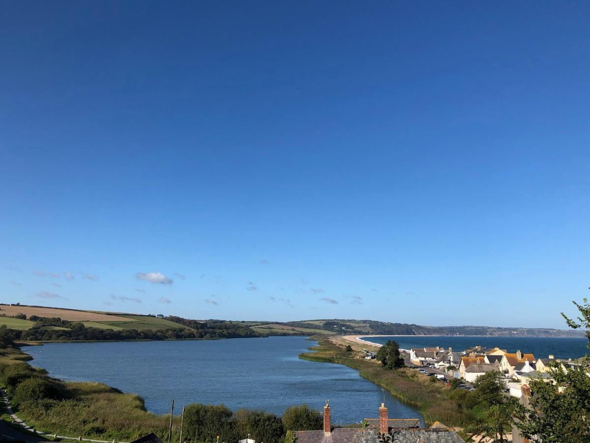 1 At The Beach Beesands Экстерьер фото