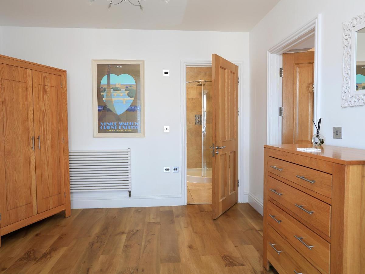1 At The Beach Beesands Экстерьер фото