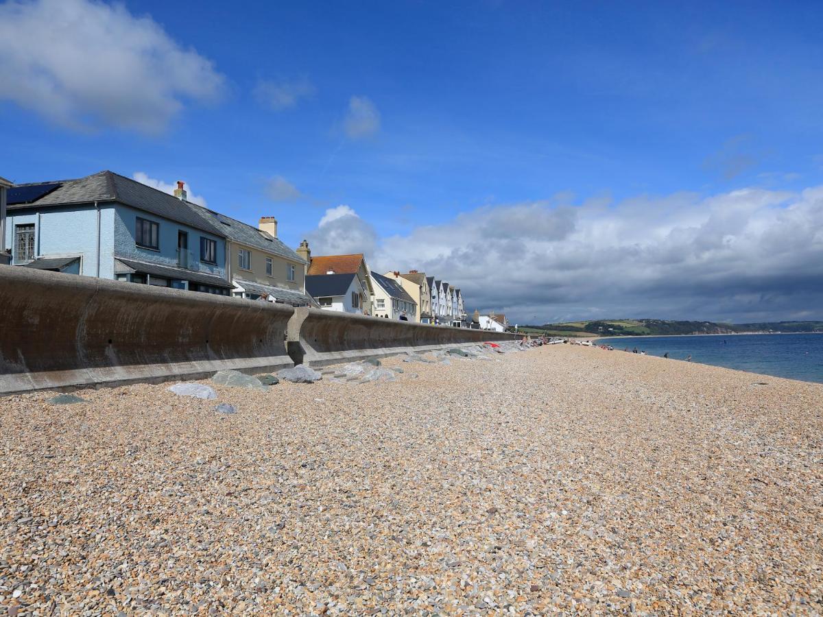 1 At The Beach Beesands Экстерьер фото